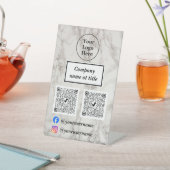 Beige marmer reclamebord met voetstuk (Insitu)