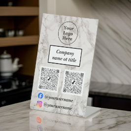 Beige marmer reclamebord met voetstuk