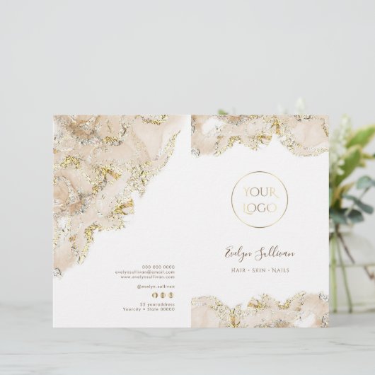Beige marmering design service menu brochure (Staand voorkant)