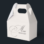 Beige Merci Beaucoup Elegante Kalligrafie Dank u Bedankdoosjes<br><div class="desc">Minimalisme met een elegante twist in deze tijdloze bedankdoos ontwerp met prachtige kalligrafie script in zwart spelling uit Merci en het woord BEAUCOUP in moderne sans serif op een eenvoudige ivoren beige achtergrond. De combinatie is smaakvol en stijlvol. Dit ontwerp is een prachtige keuze voor zakelijke of persoonlijke gelegenheden, bruiloften,...</div>