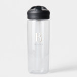 Beige Minimaal Modern Initiaal Monogram Waterfles<br><div class="desc">Dit ontwerp voor een waterfles op maat heeft een eenvoudig monogram in beige en witte kleurencombinatie. Maak unieke drinkgerei met je initiaal en naam. Deze gepersonaliseerde waterfles is een uniek geschenk voor iemand speciaal of jezelf. Als je het lettertype of de positie wilt veranderen, klik dan op de "Verder aanpassen"...</div>