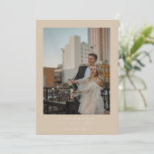 Beige Minimalistische Elegante Foto Save the date Kaart (Staand voorkant)