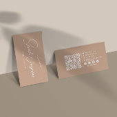 Beige minimalistische elegante scanbare QR-code Visitekaartje