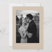 Beige Minimalistische tekst en foto Bewaar de datu Kaart (Achterkant)