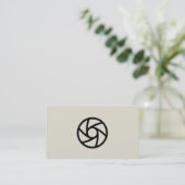 Beige Modern Uw Aangepaste Logo Fotografie  Visitekaartje (Staand voorkant)