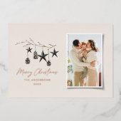 beige moderne scandi elegante kerstfoto folie feestdagenkaart (Voorkant)