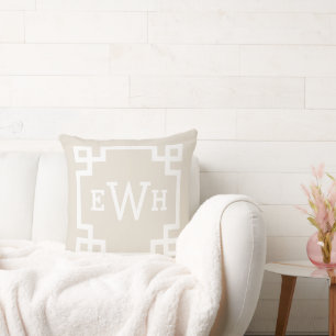 Beige Monogram   Griekse Sleutel Kussen
