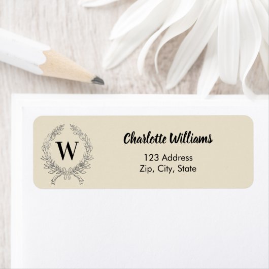 Beige monogram initiaal krans retouradres etiket (Insitu)