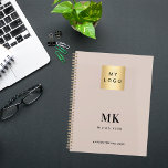 Beige monogram initialen business 2025 planner<br><div class="desc">Beige achtergrondkleur. Zwarte tekst. Personaliseer en voeg uw logo,  monogram initialen,  naam en een titel jaar 2025 (of elk jaar). Je logo aan de voor- en achterkant. Ruimte voor uw website adres op de achterkant.</div>