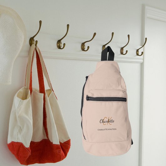 Beige monogram initialen naam modern sling bag