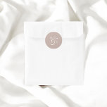 Beige Monogram Script Ampersand Wedding Ronde Sticker<br><div class="desc">Vier uw verbintenis met een vleugje op maat gemaakte elegantie met behulp van onze gepersonaliseerde bruiloftstickers. Deze stickers zijn gemaakt met een focus op tijdloze verfijning en hebben uw monogram in een verfijnd lettertype, dat de kracht en blijvende natuur van uw band symboliseert. De ampersand, sierlijk weergegeven in een elegant...</div>
