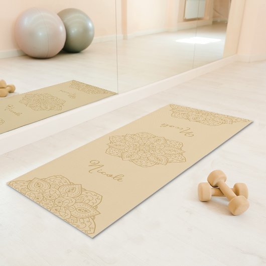 Beige Mooie Mandala Met Aangepaste Naam Yogamat