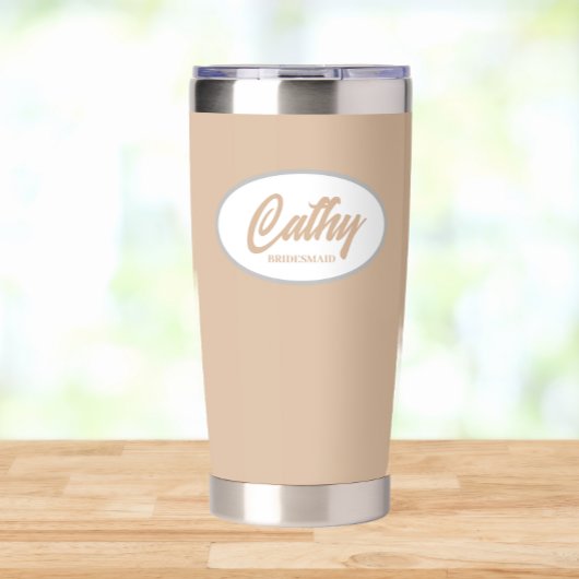 Beige naam bruidsmeisje geïsoleerde drinkbeker