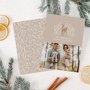 Beige natuurlijke handgetekende rendier elegante f feestdagenkaart