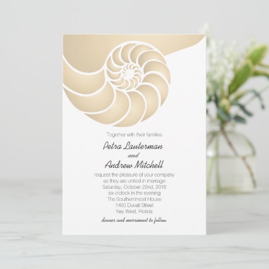 Beige Nautilus Shell Beach Wedding Kaart (Staand voorkant)
