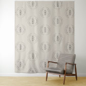 Beige op maat gemaakte witte Logo step and repeat Wandkleed (In situ)