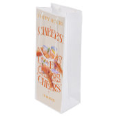 Beige & Orange Retro Typography Cheers Cocktail  Wijn Cadeautas (Voorkant Gekanteld)