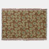 Beige Peacock Feathers op Chocolate Brown Deken (Voorkant)