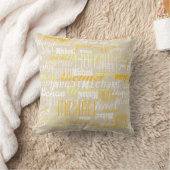 beige pillow with a pattern of names for kids kussen (Deken)