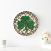 Beige Shamrock and Celtic Knots  Grote Klok (Huis)