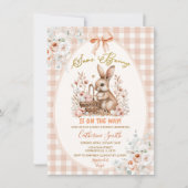 Beige Some Bunny Is On The Way Floral Baby Shower Kaart (Voorkant)