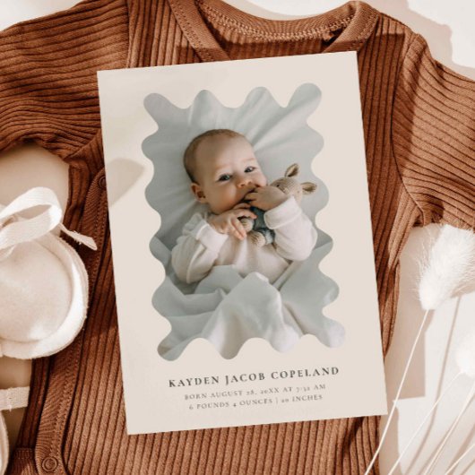 Beige Squiggly Lijst Geboorteaankondiging Foto Aankondiging