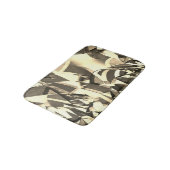 Beige strekt op een bruin, drizzled afbeelding badmat (Gekanteld)