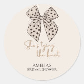 Beige strik Bezig met Knoop Bruidsborrel  Ronde Sticker (Voorkant)