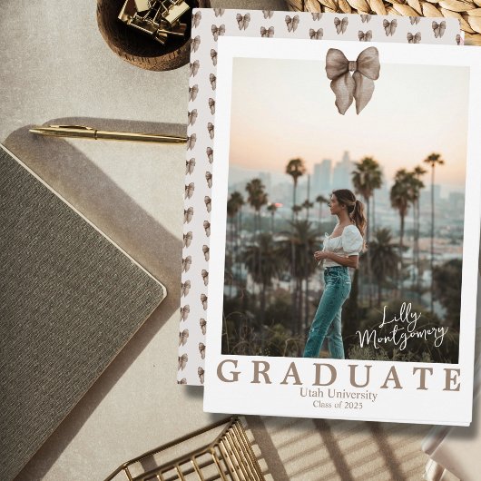 Beige Strik Coquette Foto Afstudeer Uitnodiging