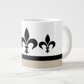 Beige Swanky Fleur De Lis Jumbo Mok (Voorkant rechts)