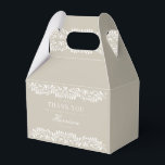 Beige Talavera Tegel Spaans Fiesta Trouwdessert Bedankdoosjes<br><div class="desc">Iedereen houdt van een feest! Dit collectie is een mix van elegantie en cultuur, geïnspireerd op de traditionele Mexicaanse Talavera tegel. De delicate beige bloemenrand straalt sophisticatie en een vleugje feestelijke charme uit, waardoor het perfect is voor uw Spaanse of Mexicaanse geïnspireerde viering. Of u nu een groot feest of...</div>