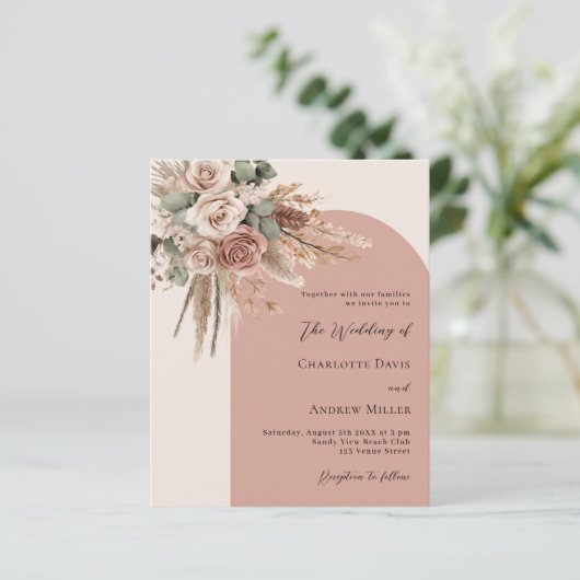 Beige taupe rozen pampas booghuwelijksuitnodiging (Staand voorkant)