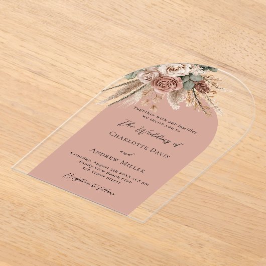 Beige taupe rozen pampas boogvrij bruiloft acryl uitnodigingen (Laagn)