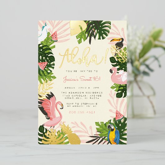 Beige | Tropisch goud in Aloha Hawaii Folie Uitnodiging (Staand Voorkant)
