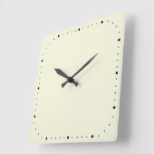 Beige vierkante wandklok met zonder cijfers (Hoek)
