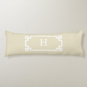 Beige White Greek Key Lijst #2 Initiaal Monogram Lichaamskussen (Voorkant)
