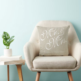 Beige White Linen Mr. en Mrs Wedding Pillow Kussen