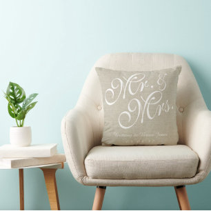 Beige White Linen Mr. en Mrs Wedding Pillow Kussen