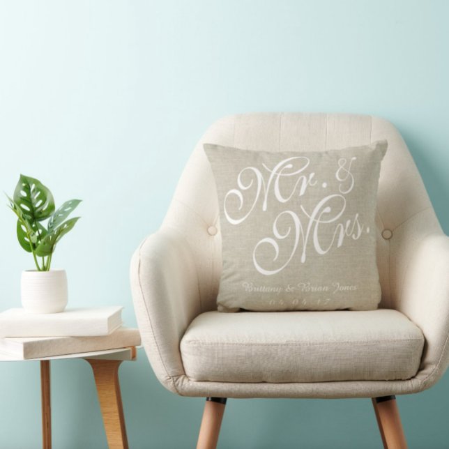 Beige White Linen Mr. en Mrs Wedding Pillow Kussen (Creator heeft geüpload)