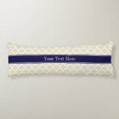 Beige Wht Moroccan #5 Navy Blue Name Monogram Lichaamskussen (Voorkant)