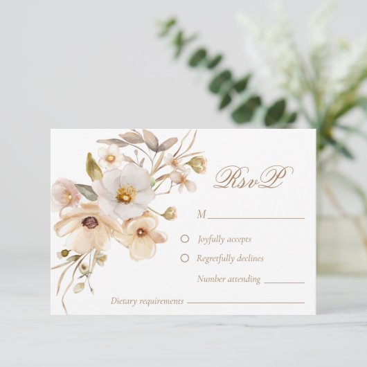 Beige Wildflowers Neutral Boho Wedding RSVP Kaart (Staand voorkant)