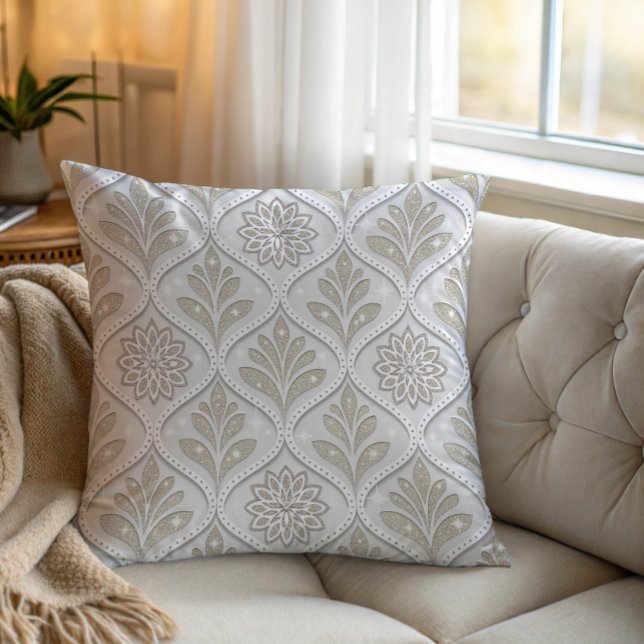 Beige & Witte Glanzende Quatrefoil Patroon Kussen (Creator heeft geüpload)