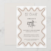 Beige witte golvende rand 40e verjaardag uitnodigi kaart (Voorkant / Achterkant)