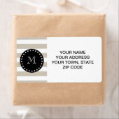 Beige witte strepen patroon, zwart monogram etiket (Insitu)