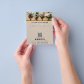 Beige zakelijke foto banner QR-code sociale media Flyer (Hand)