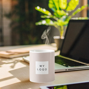 Beige zakelijke logo koffiemok