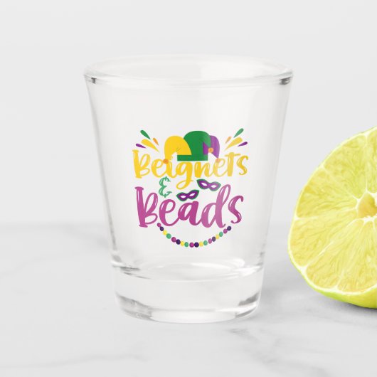 Beignets & Beads Grappig Mardi Gras Carnaval Gesch Shot Glas (Voorkant)