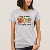Being a Mom Makes My Life Complete – Cute Mom T-shirt (Voorkant)