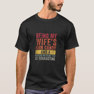 Being My Wife's Arm Snoep Nucleaire Geneeskunde Te T-shirt