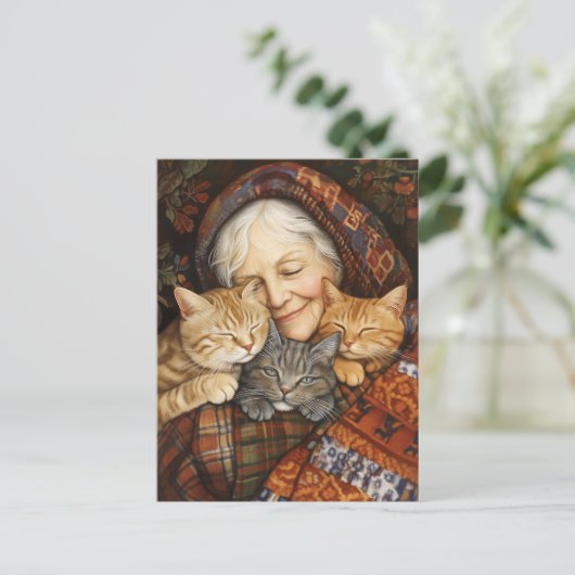 Bejaarde vrouw omhelst drie gezellige katten briefkaart (Staand voorkant)